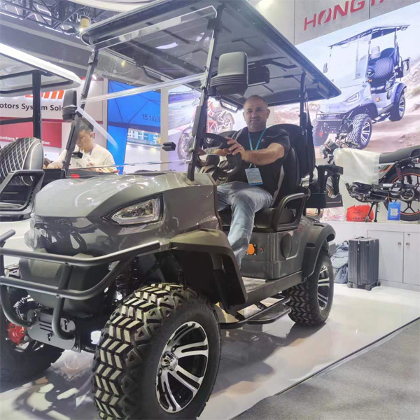the-135th-canton-fair-four-wheel-golf-carts-become-the-focus-opening-a-new-chapter-of-cooperation-02.jpg