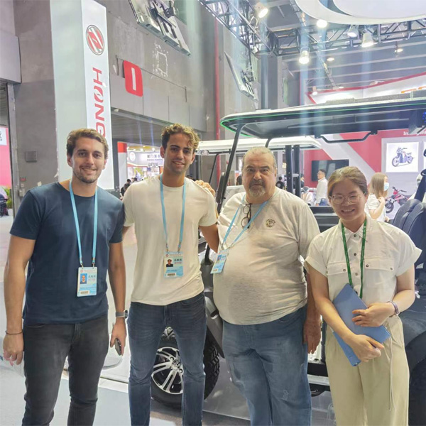 the-135th-canton-fair-four-wheel-golf-carts-become-the-focus-opening-a-new-chapter-of-cooperation-03.jpg